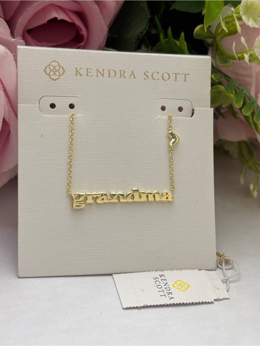 NWT Kendra Scott Grandma  Necklace in gold